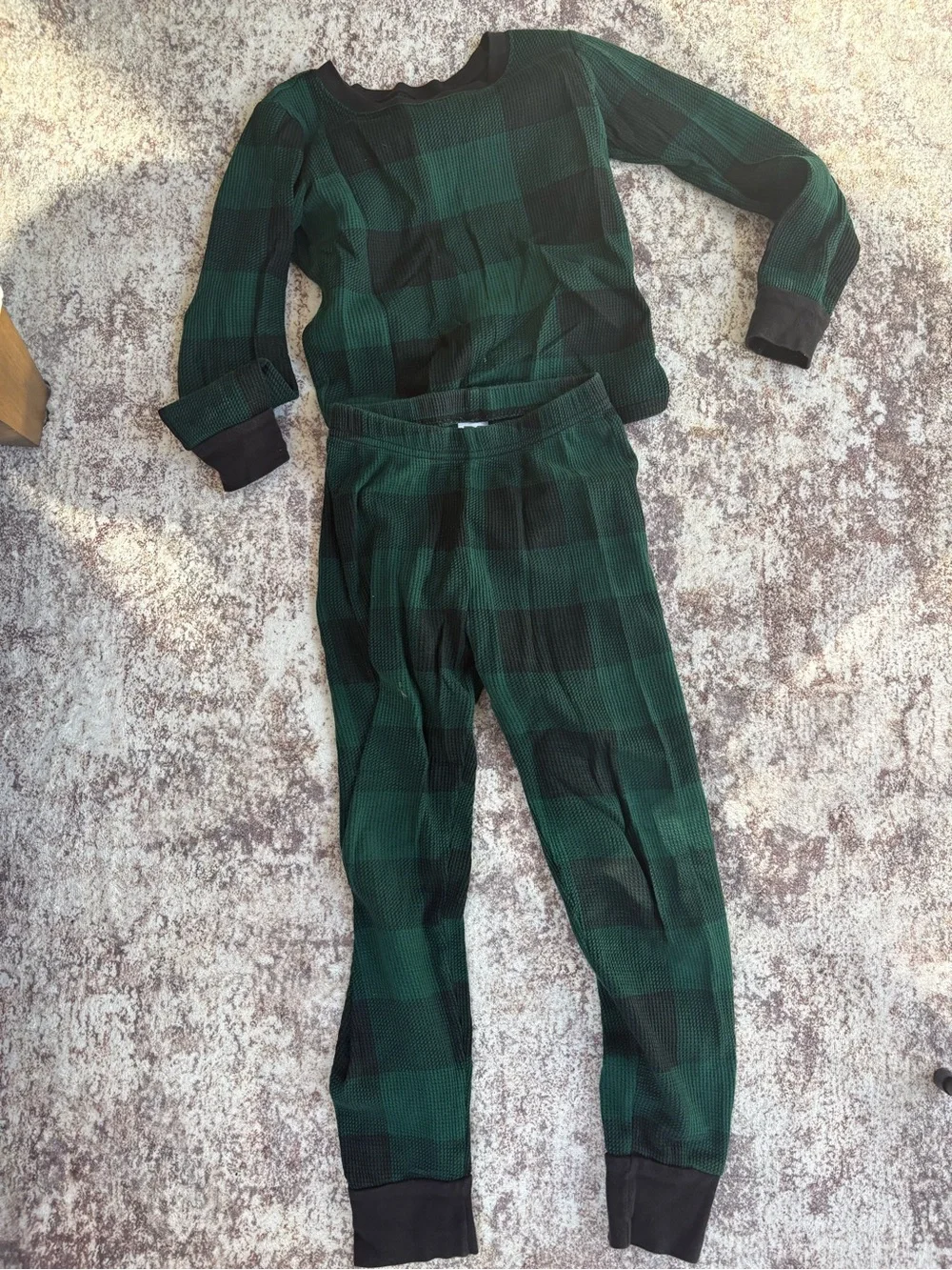 The Children's Place Green and Black Plaid Kids Two-Piece Pajama Set Size 6